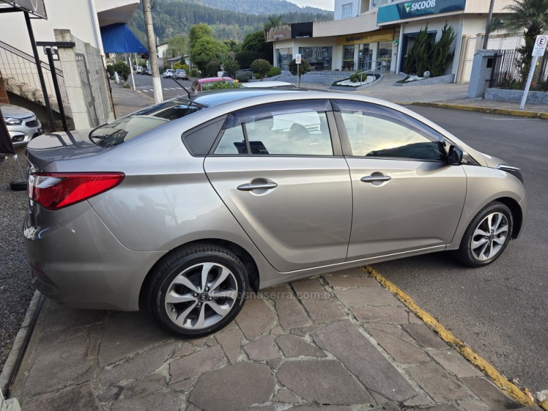 HB20S 1.0 COMFORT PLUS 12V TURBO FLEX 4P MANUAL - 2017 - PICADA CAFé