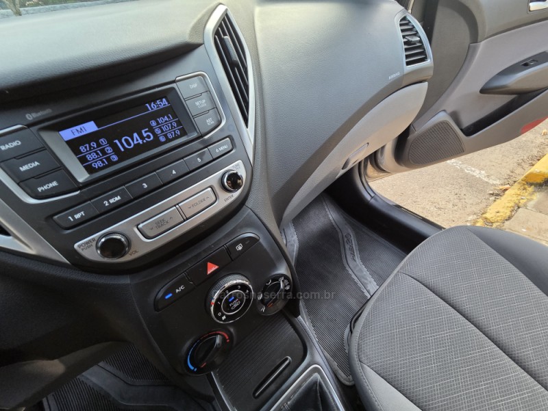 HB20S 1.0 COMFORT PLUS 12V TURBO FLEX 4P MANUAL - 2017 - PICADA CAFé