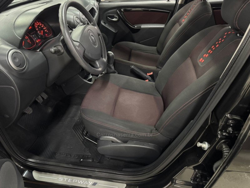 SANDERO 1.6 STEPWAY 8V FLEX 4P MANUAL - 2013 - CAXIAS DO SUL