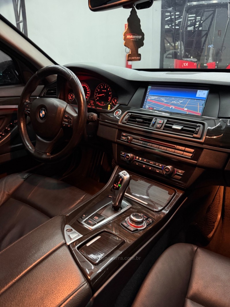 535I 3.0 SEDAN 6 CILINDROS 24V TURBO GASOLINA 4P AUTOMÁTICO - 2011 - SAPIRANGA