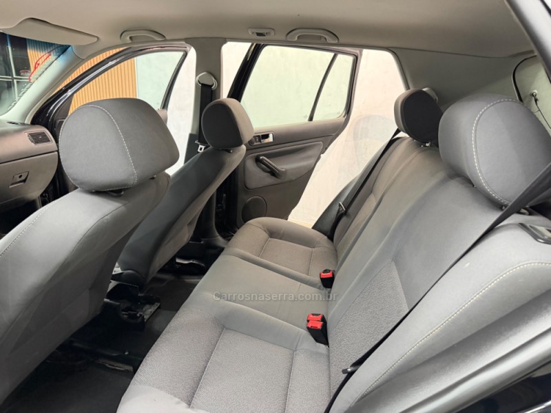 GOLF 2.0 MI 8V FLEX 4P MANUAL - 2009 - SAPIRANGA