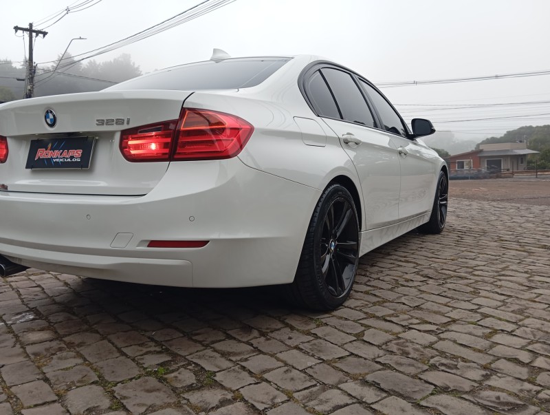 328I 2.0 SEDAN 16V GASOLINA 4P AUTOMÁTICO - 2014 - CAXIAS DO SUL