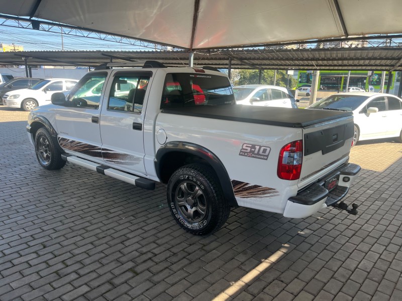 S10 2.4 MPFI RODEIO 4X2 CD 8V FLEX 4P MANUAL - 2011 - CAXIAS DO SUL