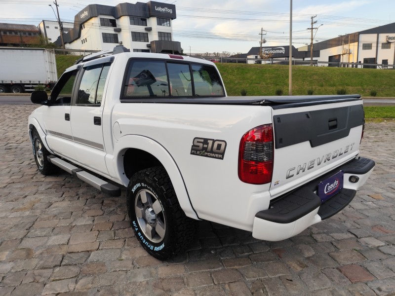 S10 2.4 MPFI EXECUTIVE 4X2 CD 8V FLEX 4P MANUAL - 2011 - FARROUPILHA