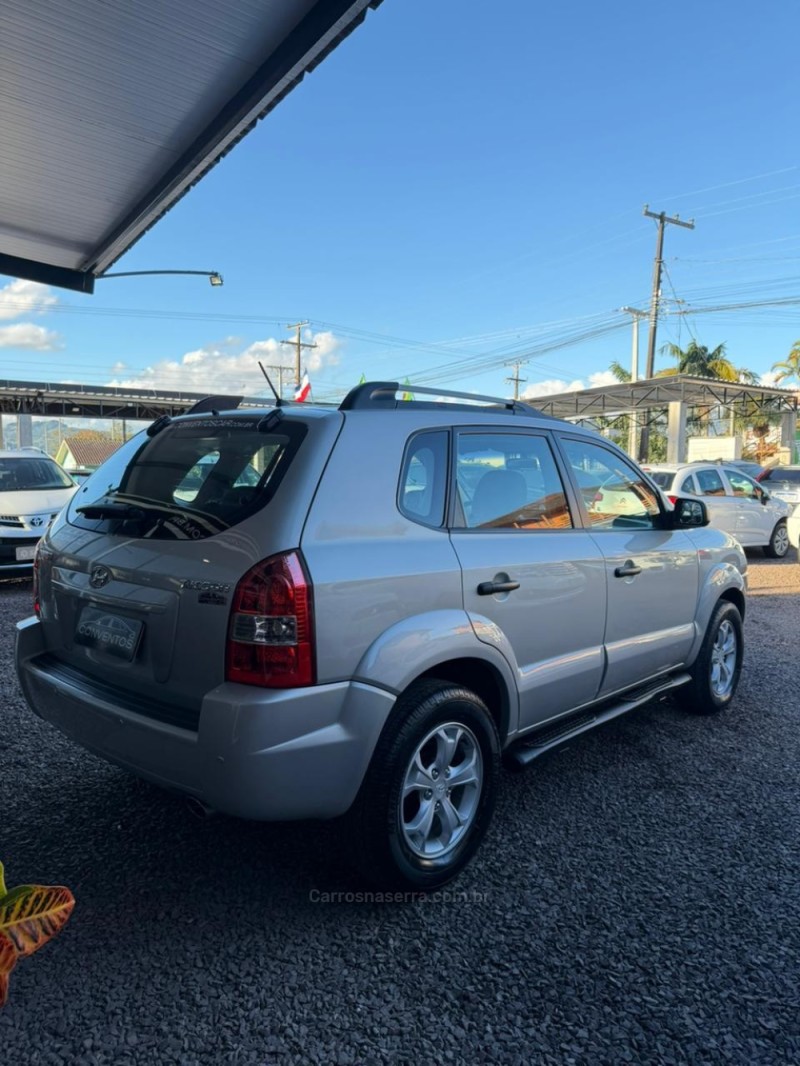 TUCSON 2.0 MPFI GL 16V 142CV 2WD GASOLINA 4P MANUAL - 2012 - LAJEADO