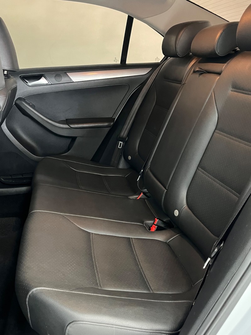 JETTA 1.4 16V TSI COMFORTLINE GASOLINA 4P TIPTRONIC - 2011 - CAXIAS DO SUL