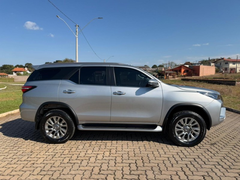 HILUX SW4 2.8 SRX 4X4 7 LUGARES 16V TURBO INTERCOOLER DIESEL 4P AUTOMÁTICO - 2024 - LAGOA VERMELHA