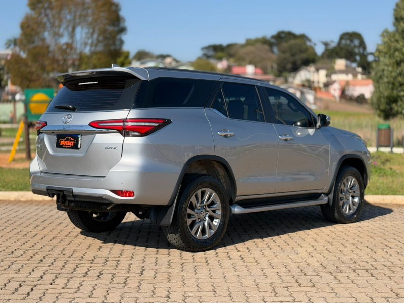 HILUX SW4 2.8 SRX 4X4 7 LUGARES 16V TURBO INTERCOOLER DIESEL 4P AUTOMÁTICO - 2024 - LAGOA VERMELHA