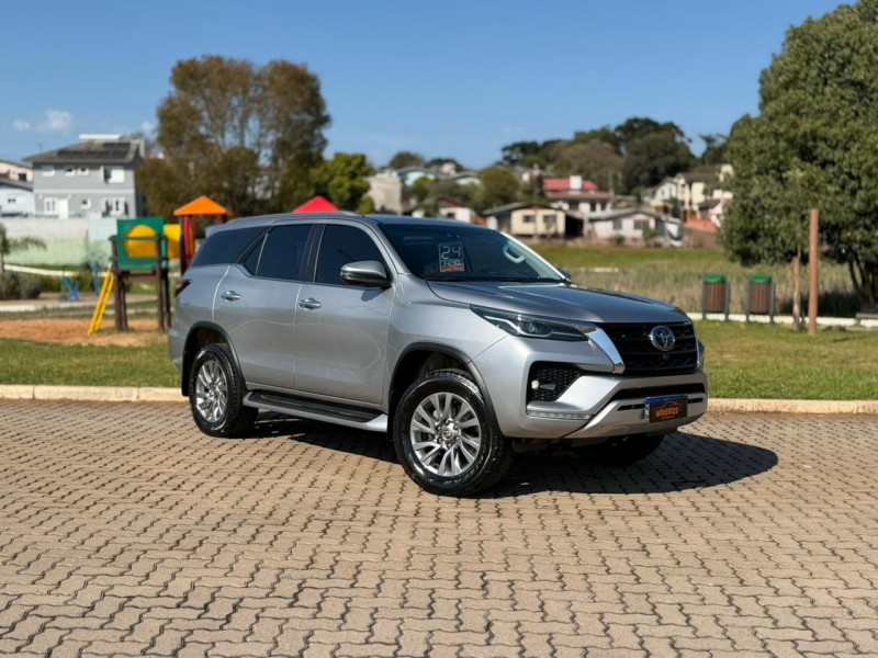 HILUX SW4 2.8 SRX 4X4 7 LUGARES 16V TURBO INTERCOOLER DIESEL 4P AUTOMÁTICO - 2024 - LAGOA VERMELHA
