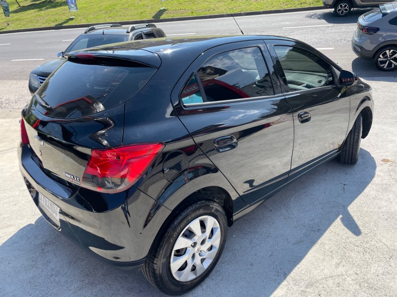 ONIX 1.4 MPFI LT 8V FLEX 4P MANUAL - 2015 - CAXIAS DO SUL