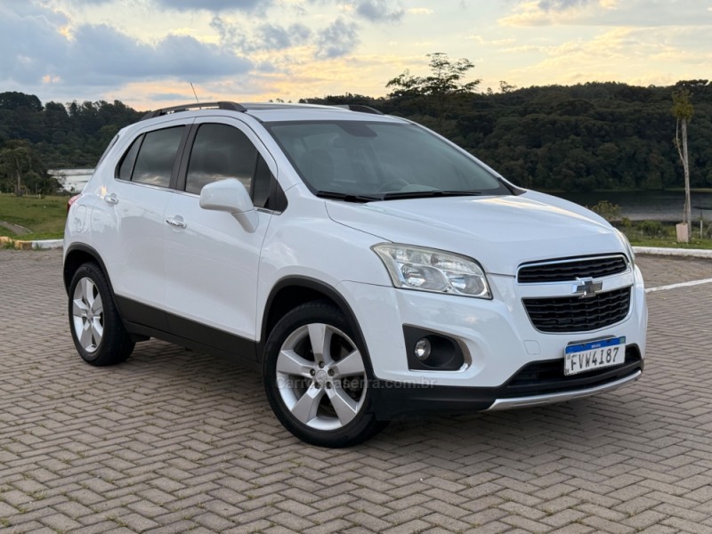 tracker 1.8 mpfi ltz 4x2 16v flex 4p automatico 2014 caxias do sul