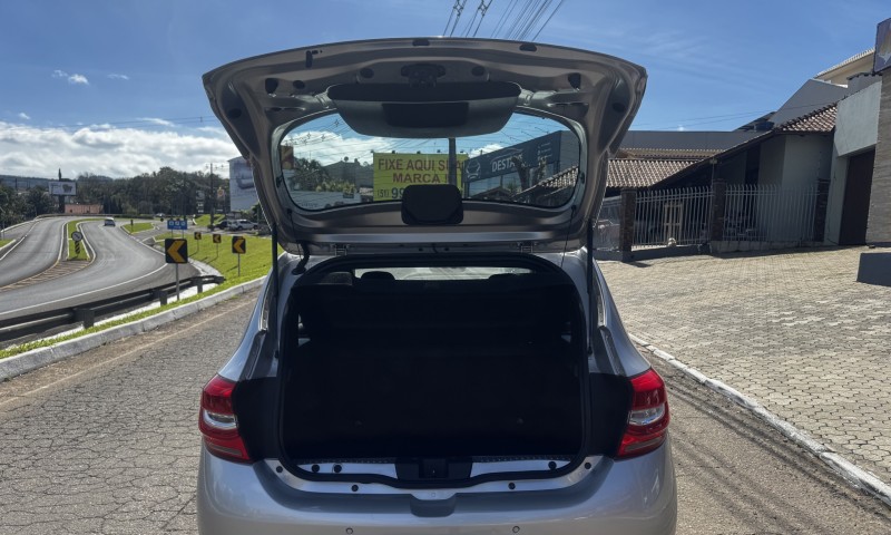 SANDERO 1.0 ZEN 12V FLEX 4P MANUAL - 2022 - DOIS IRMãOS