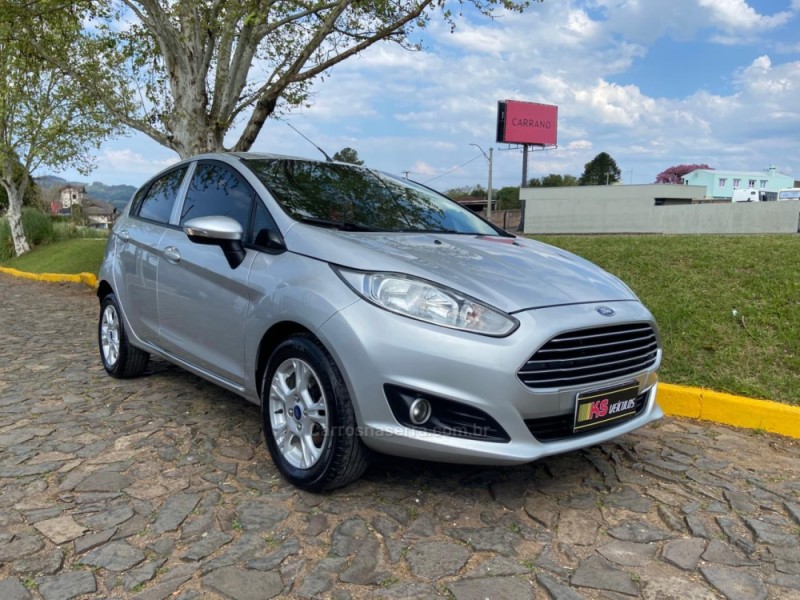 fiesta 1.5 se hatch 16v flex 4p manual 2015 dois irmaos