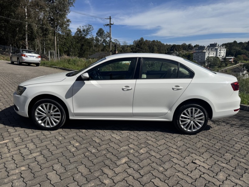 JETTA 2.0 TSI HIGHLINE 211CV GASOLINA 4P TIPTRONIC - 2013 - GARIBALDI