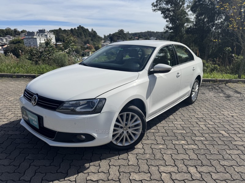jetta 2.0 tsi highline 211cv gasolina 4p tiptronic 2013 garibaldi