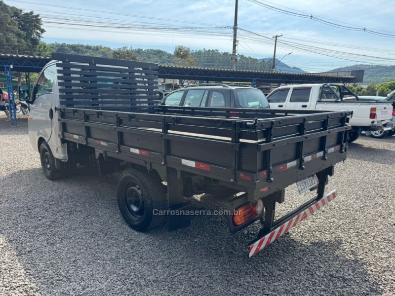 HR 2.5 LONGO BAÚ 4X2 16V 130CV TURBO INTERCOOLER DIESEL 2P MANUAL - 2012 - IGREJINHA