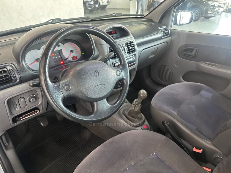 CLIO 1.0 RT SEDAN 16V GASOLINA 4P MANUAL - 2003 - CAXIAS DO SUL