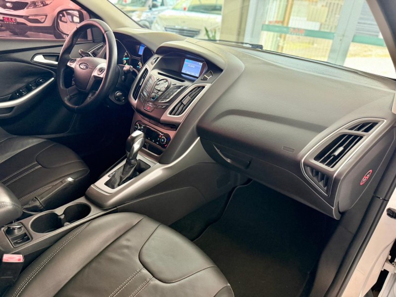 FOCUS 2.0 SE PLUS 16V FLEX 4P AUTOMÁTICO - 2015 - CAXIAS DO SUL