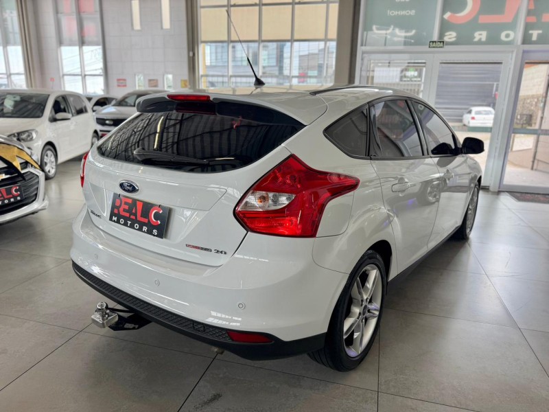 FOCUS 2.0 SE PLUS 16V FLEX 4P AUTOMÁTICO - 2015 - CAXIAS DO SUL