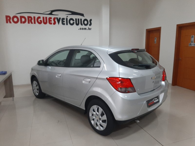 ONIX 1.4 MPFI LT 8V FLEX 4P MANUAL - 2015 - CAXIAS DO SUL