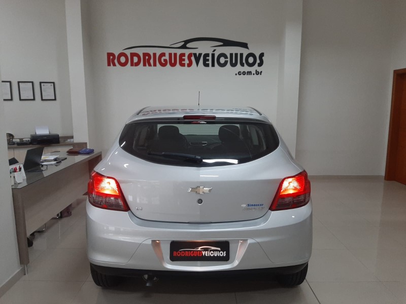 ONIX 1.4 MPFI LT 8V FLEX 4P MANUAL - 2015 - CAXIAS DO SUL