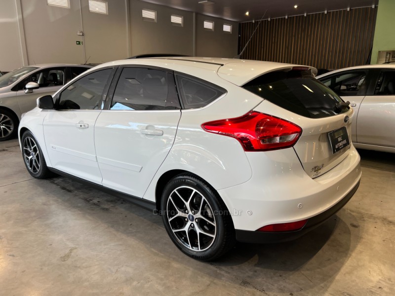 FOCUS 2.0 TITANIUM PLUS 16V FLEX 4P AUTOMÁTICO - 2017 - CAXIAS DO SUL