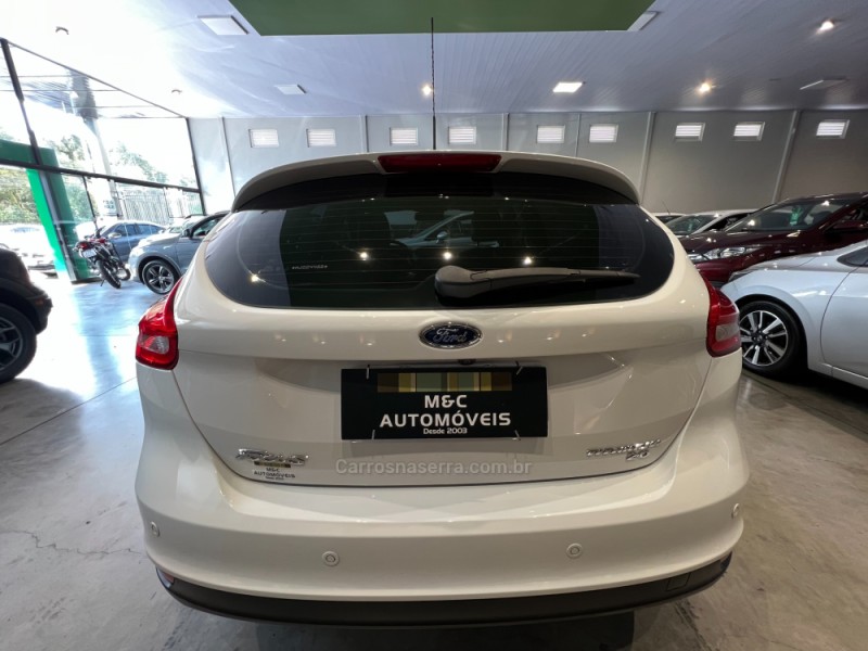 FOCUS 2.0 TITANIUM PLUS 16V FLEX 4P AUTOMÁTICO - 2017 - CAXIAS DO SUL