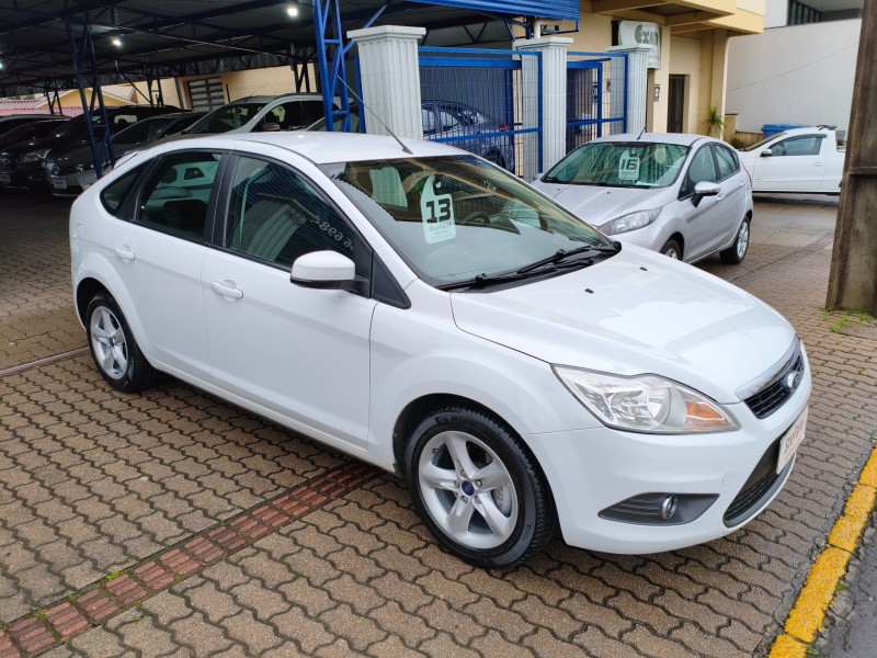 FOCUS 1.6 GLX 8V FLEX 4P MANUAL - 2013 - BOM PRINCíPIO