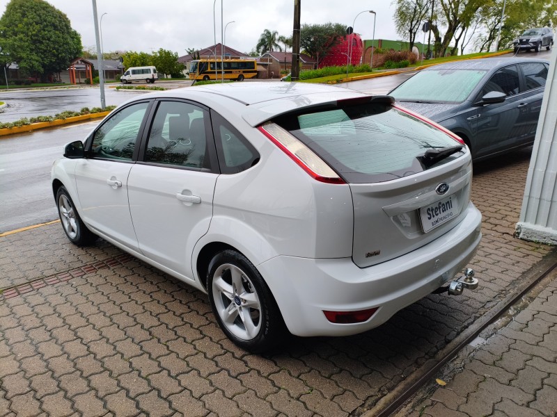 FOCUS 1.6 GLX 8V FLEX 4P MANUAL - 2013 - BOM PRINCíPIO