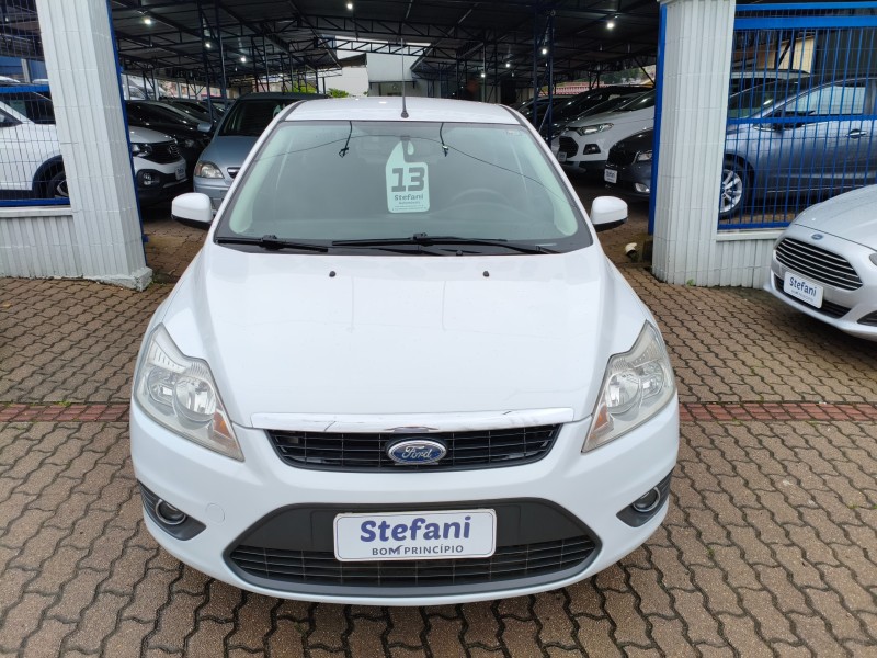 FOCUS 1.6 GLX 8V FLEX 4P MANUAL - 2013 - BOM PRINCíPIO