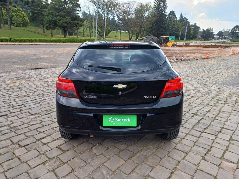 ONIX 1.4 MPFI LT 8V FLEX 4P MANUAL - 2014 - FLORES DA CUNHA