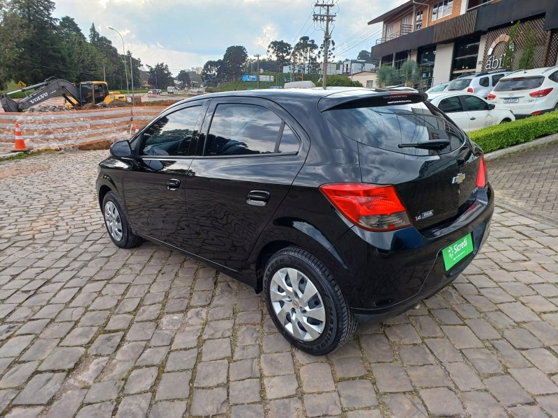 ONIX 1.4 MPFI LT 8V FLEX 4P MANUAL - 2014 - FLORES DA CUNHA