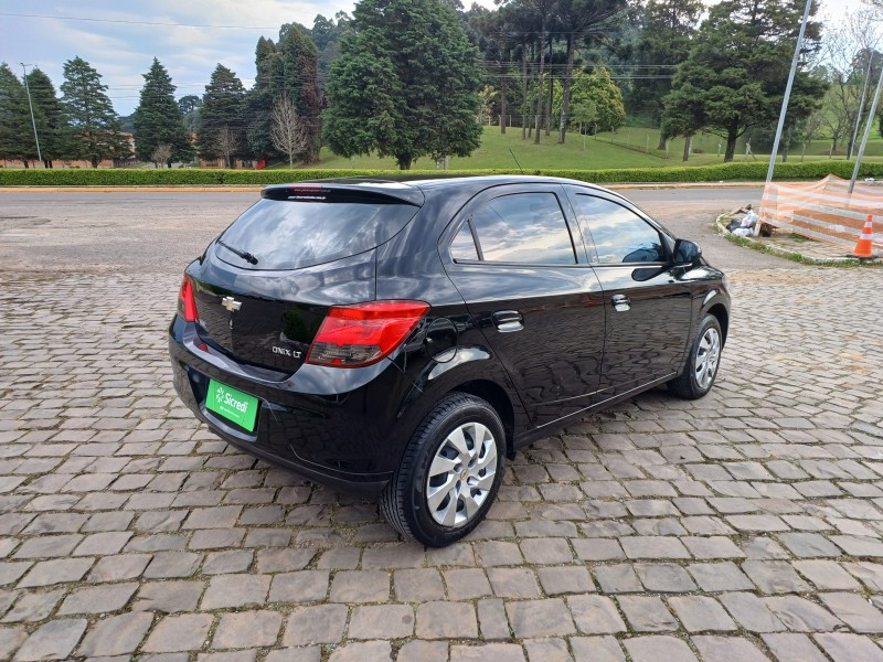 ONIX 1.4 MPFI LT 8V FLEX 4P MANUAL - 2014 - FLORES DA CUNHA