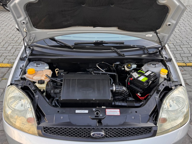 FIESTA 1.0 MPI PERSONNALITÉ 8V GASOLINA 4P MANUAL - 2004 - CAXIAS DO SUL