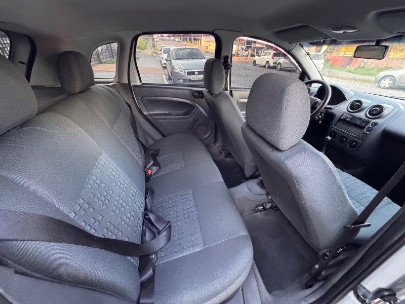 FIESTA 1.0 MPI PERSONNALITÉ 8V GASOLINA 4P MANUAL - 2004 - CAXIAS DO SUL