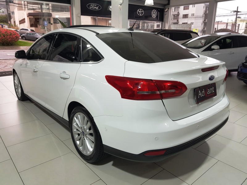 FOCUS 2.0 TITANIUM PLUS FASTBACK 16V FLEX 4P AUTOMÁTICO - 2019 - CAXIAS DO SUL