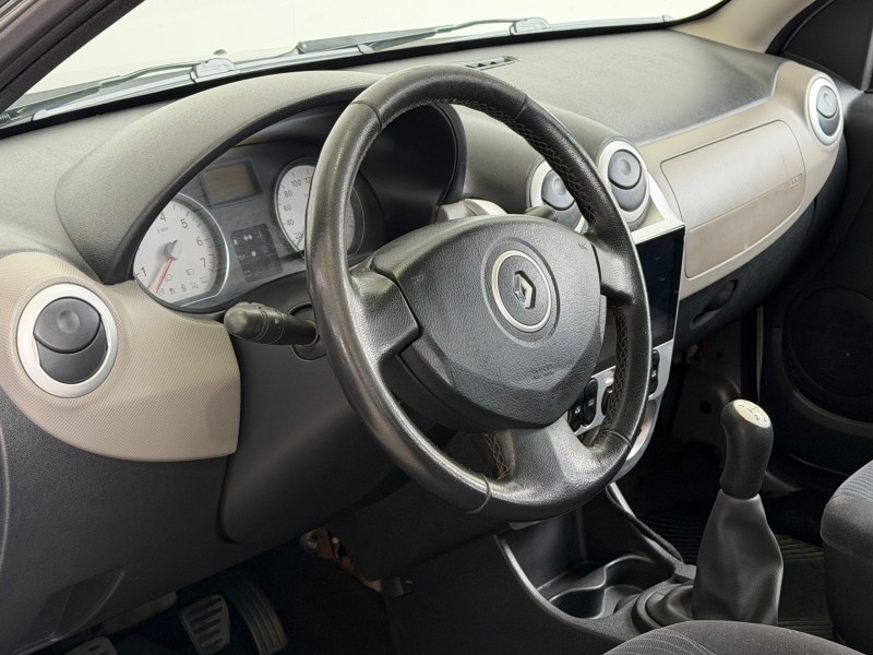 SANDERO 1.6 PRIVILÉGE 8V FLEX 4P MANUAL - 2011 - CAXIAS DO SUL