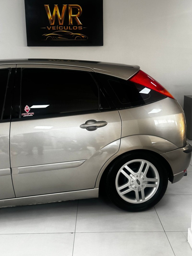 FOCUS 1.6 SE 16V FLEX 4P MANUAL - 2004 - BENTO GONçALVES