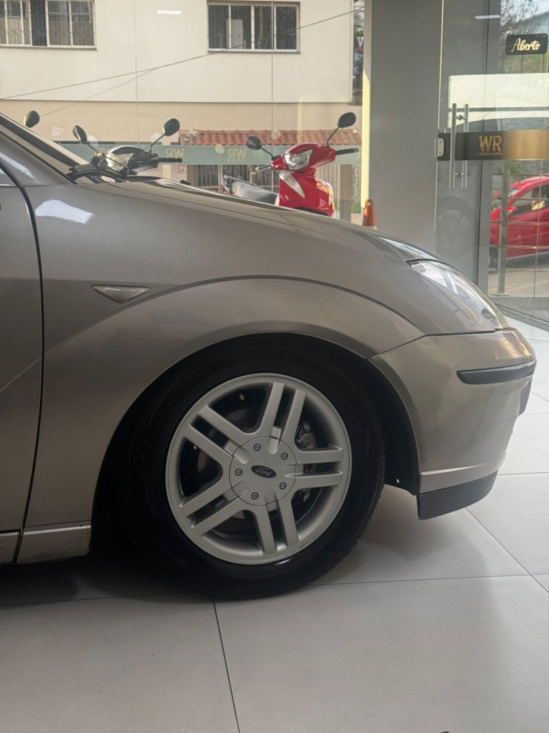 FOCUS 1.6 SE 16V FLEX 4P MANUAL - 2004 - BENTO GONçALVES