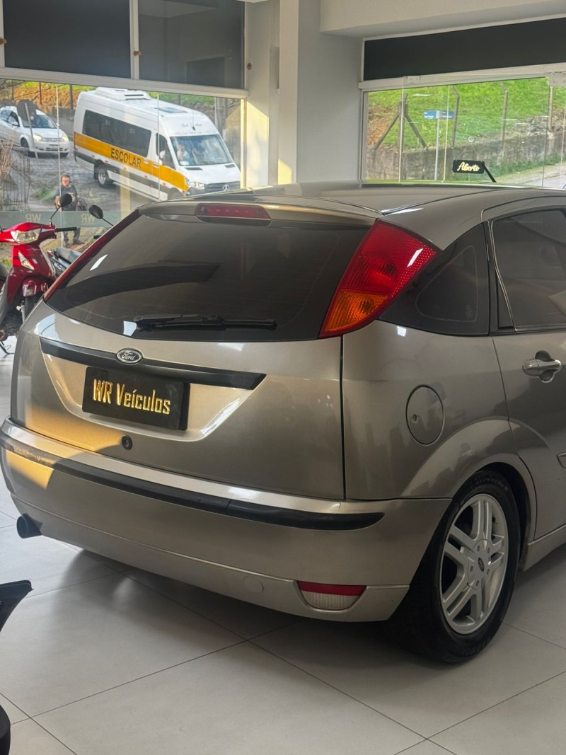 FOCUS 1.6 SE 16V FLEX 4P MANUAL - 2004 - BENTO GONçALVES