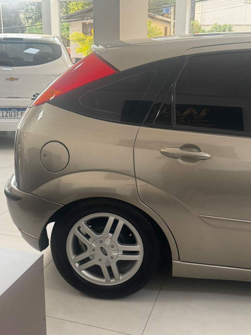 FOCUS 1.6 SE 16V FLEX 4P MANUAL - 2004 - BENTO GONçALVES