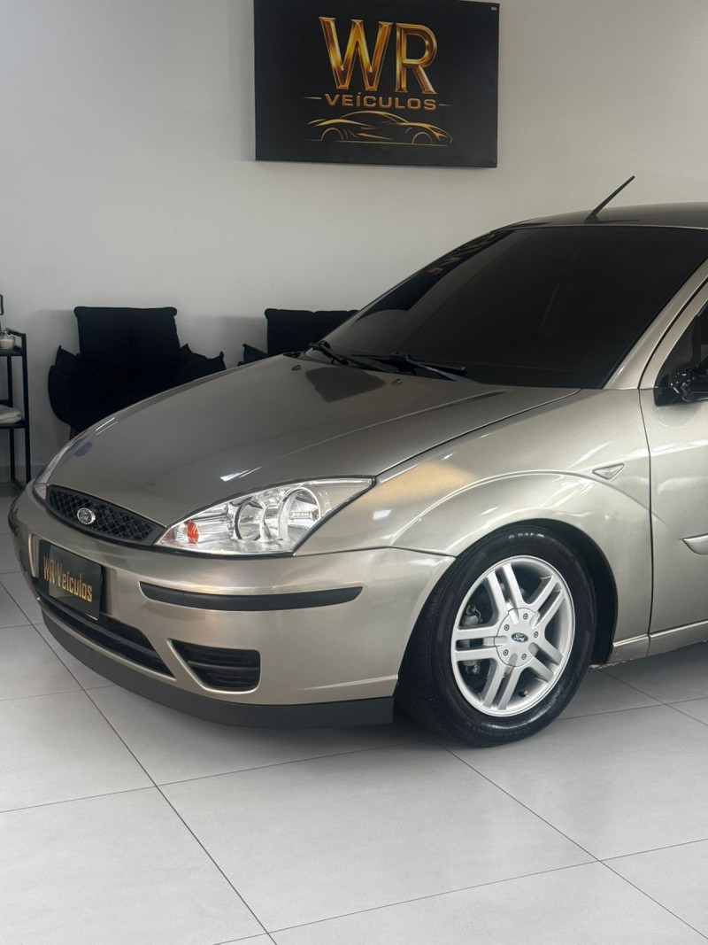 FOCUS 1.6 SE 16V FLEX 4P MANUAL - 2004 - BENTO GONçALVES