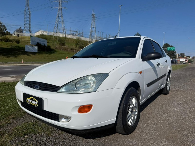 FOCUS 2.0 GHIA SEDAN 16V FLEX 4P MANUAL - 2001 - FARROUPILHA