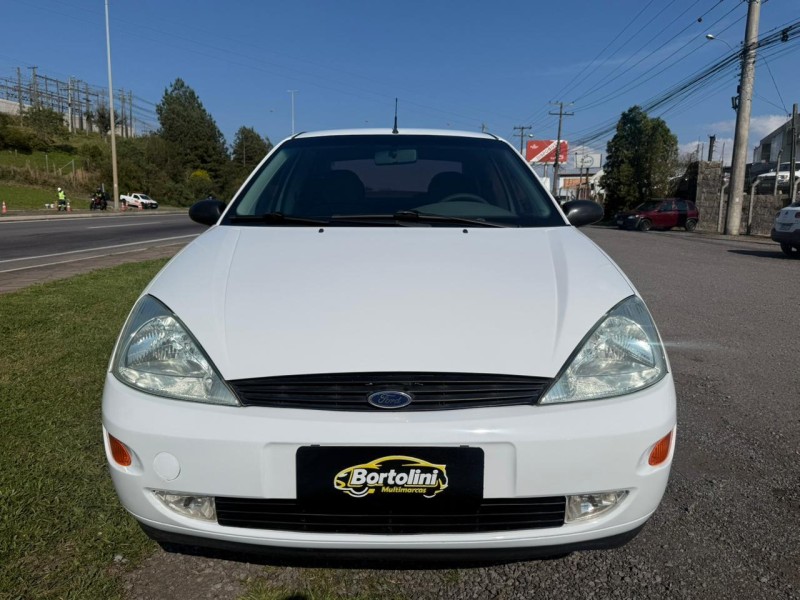 FOCUS 2.0 GHIA SEDAN 16V FLEX 4P MANUAL - 2001 - FARROUPILHA