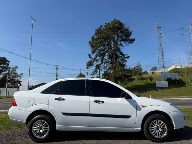 focus 2.0 ghia sedan 16v flex 4p manual 2001 farroupilha