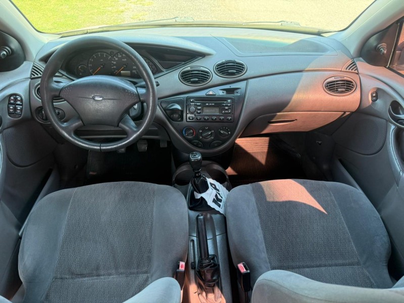 FOCUS 2.0 GHIA SEDAN 16V FLEX 4P MANUAL - 2001 - FARROUPILHA