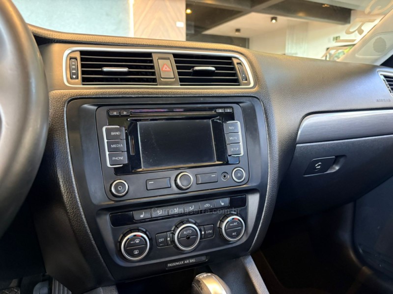 JETTA 2.0 TSI HIGHLINE 211CV GASOLINA 4P TIPTRONIC - 2014 - CAMPO BOM