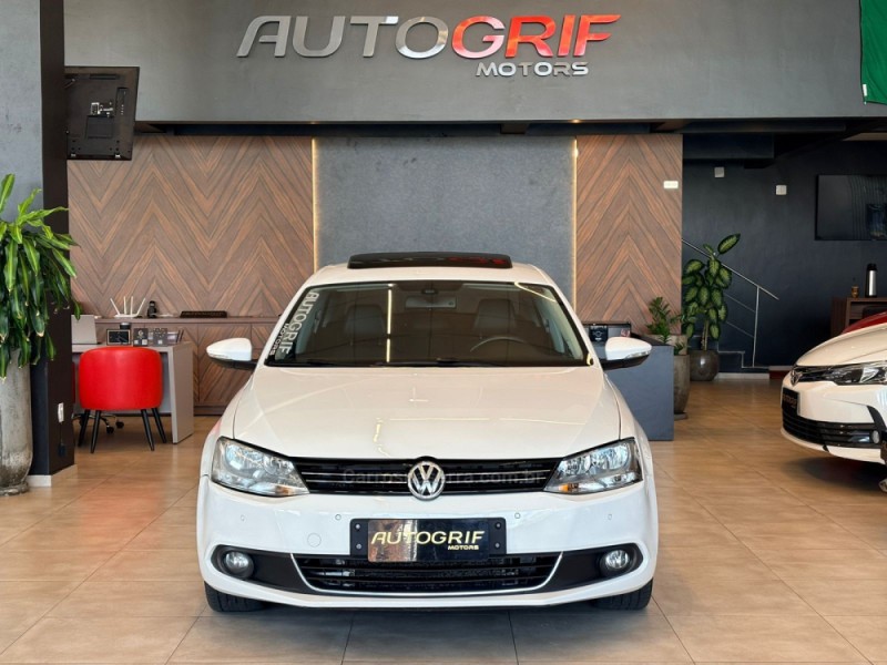 JETTA 2.0 TSI HIGHLINE 211CV GASOLINA 4P TIPTRONIC - 2014 - CAMPO BOM