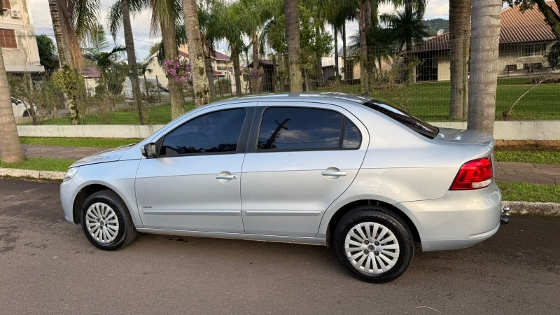 VOYAGE 1.0 MI CITY 8V FLEX 4P MANUAL - 2011 - FELIZ