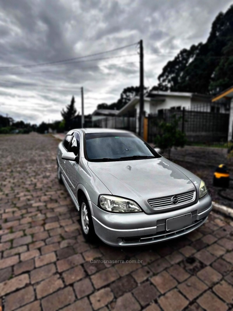 ASTRA 1.8 MPFI GL 8V GASOLINA 4P MANUAL - 1999 - NOVA PRATA